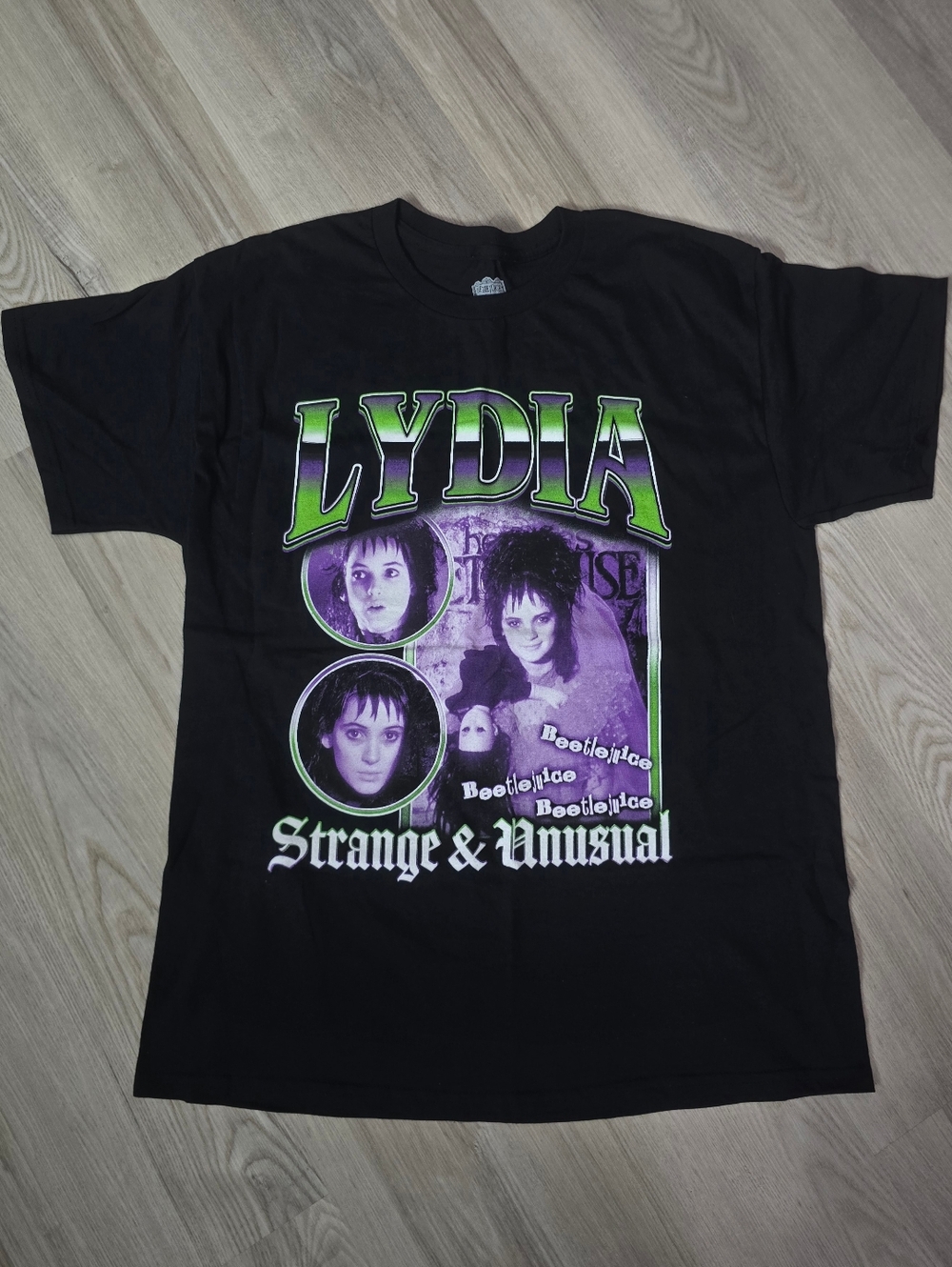 Beetlejuice Lydia 'Strange & Unusual' Black Graphic Tshirt Size L